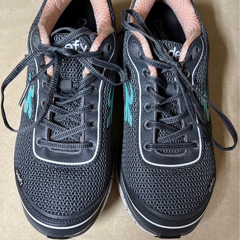 gdefy Gravity Defyer Mighty Walk Sneaker